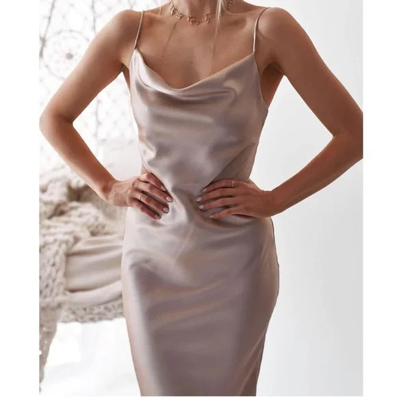 Champagne satin dress - Picture 4 of 12